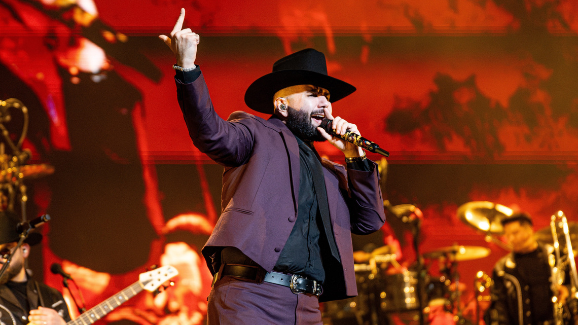 Nobody sat down at Carín León's Phoenix show. Here's why