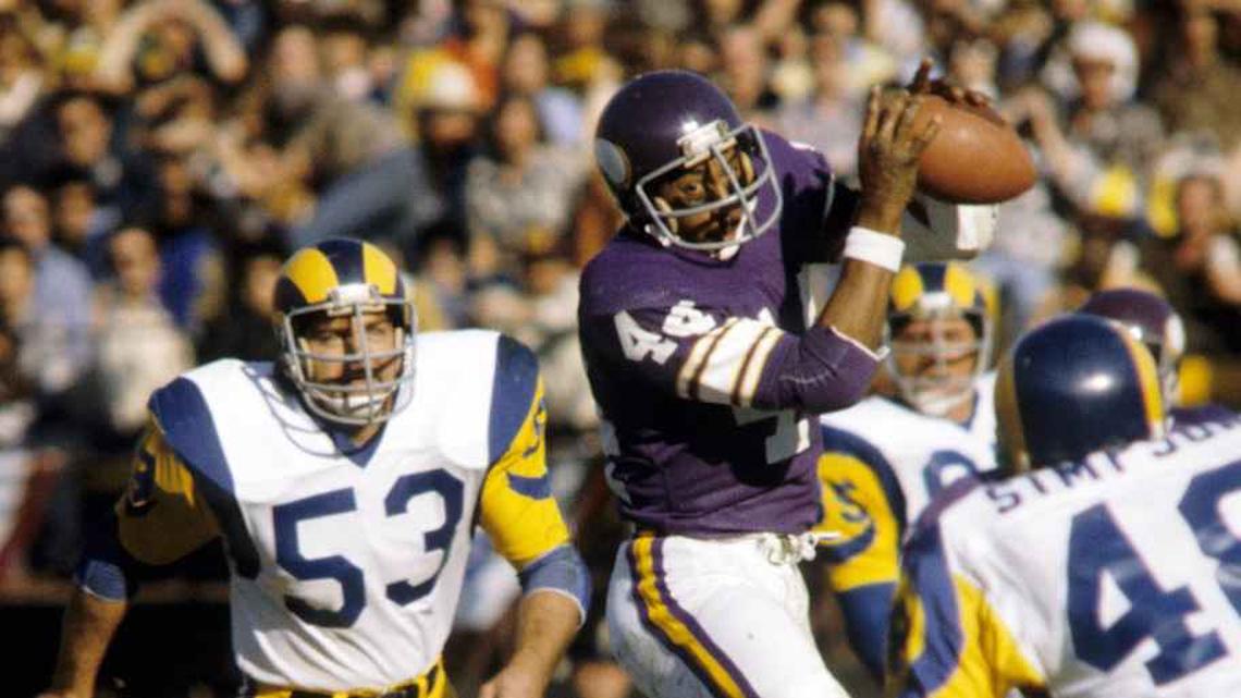  Dec 31, 1978; Los Angeles, CA, USA; FILE PHOTO; Minnesota Vikings running back Chuck Foreman (44) catches a pass over the middle in front of Los Angeles Rams linebacker Jim Youngblood (53) and Bill Simpson (48) in the 1978 NFC Divisional Playoff game at the Coliseum. The Rams defeated the Vikings 34-10. Mandatory Credit: Darryl Norenberg-Imagn Images | Darryl Norenberg-Imagn Images 