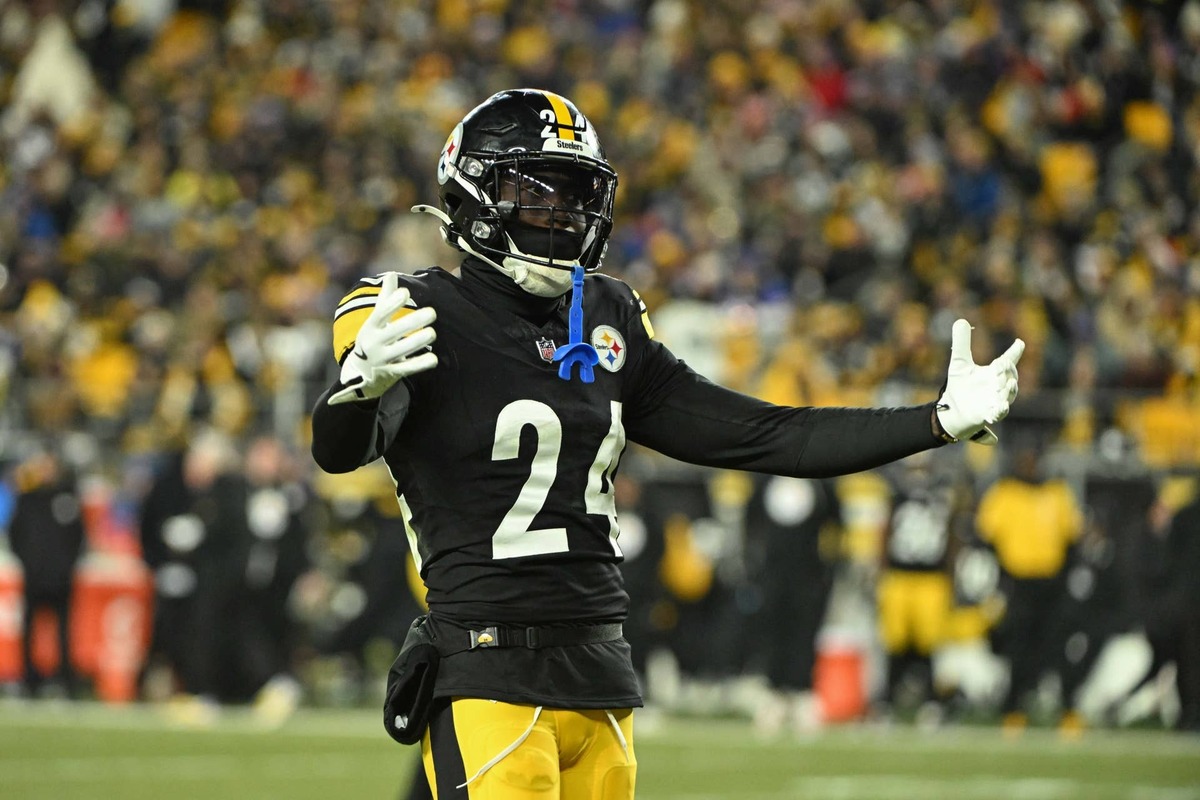  Nov 30, 2025; Pittsburgh, Pennsylvania, USA; Pittsburgh Steelers cornerback Joey Porter Jr. (24) reacts against the Buffalo Bills during the second half at Acrisure Stadium. Mandatory Credit: Barry Reeger-Imagn Images reuters.com,2025:newsml_MT1USATODAY27736082:1527526618