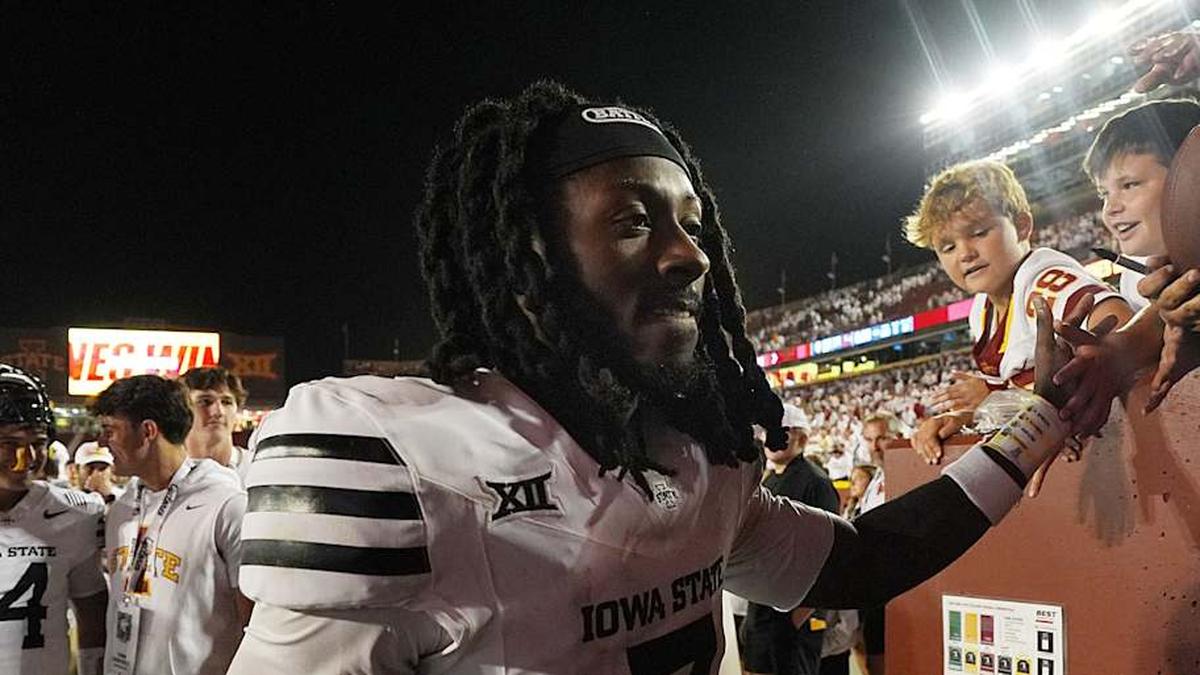  Iowa State Cyclones' defensive back Jontez Williams (3) celebrates with fans after winning over Arizona in the Big-12 conference showdown on Sept. 27, 2025, at Jack Trice Stadium in Ames, Iowa. | Nirmalendu Majumdar/Ames Tribune / USA TODAY NETWORK via Imagn Images 