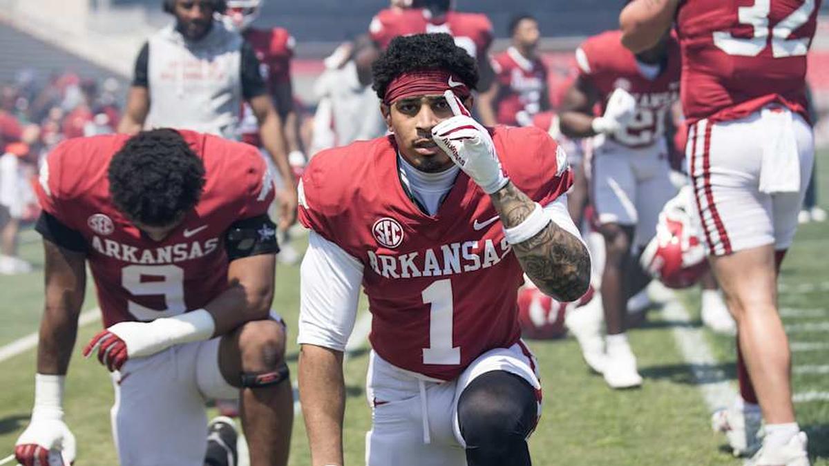  Christian Harrison (1) of the Arkansas Razorbacks plays in the defensive backfield just as his father Rodney did for 15 NFL seasons. | Brett Rojo-Imagn Images 