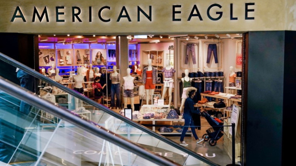 American Eagle shares slump on flat margin outlook, weakness in namesake brand 