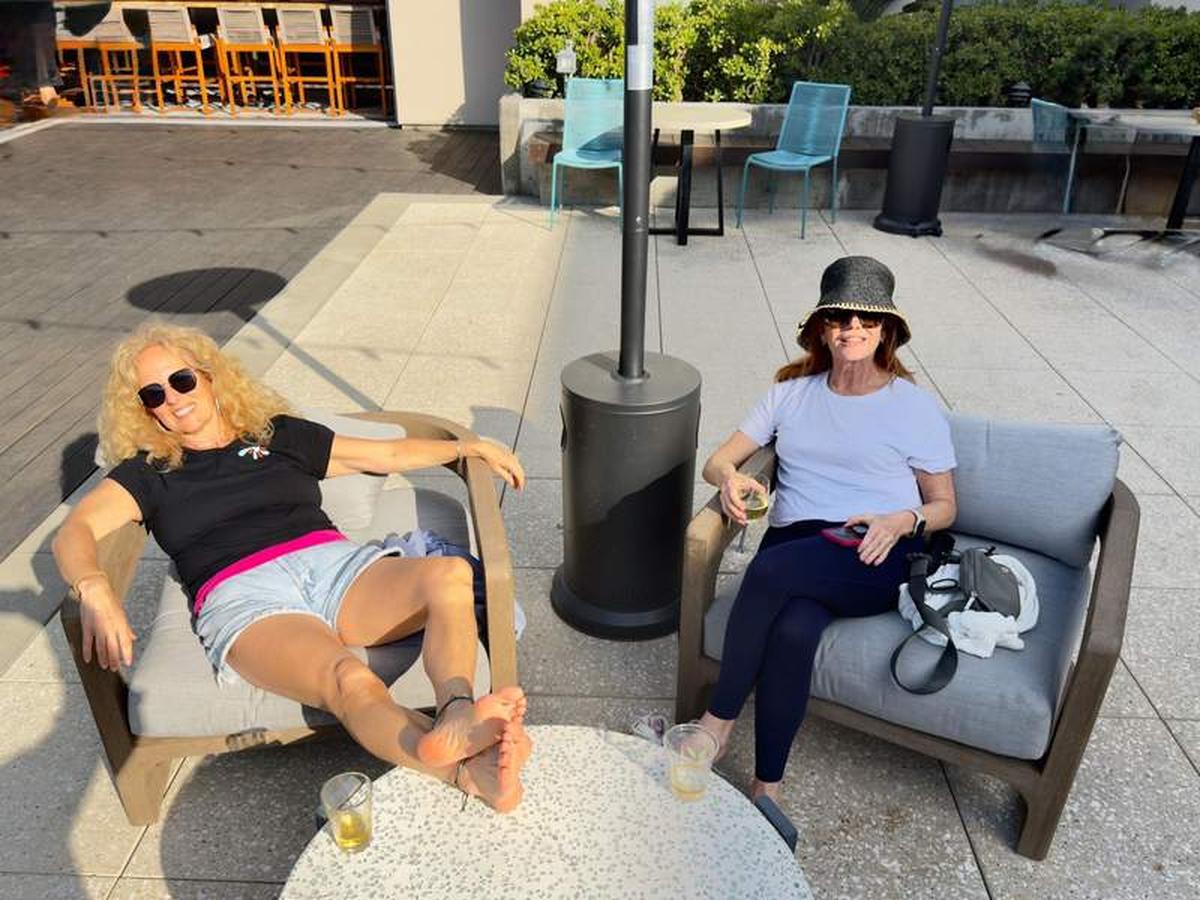  Happy hour at the Kimpton Shorebreak Resort, Huntington Beach, CA. Photo credit Kim Orlando 