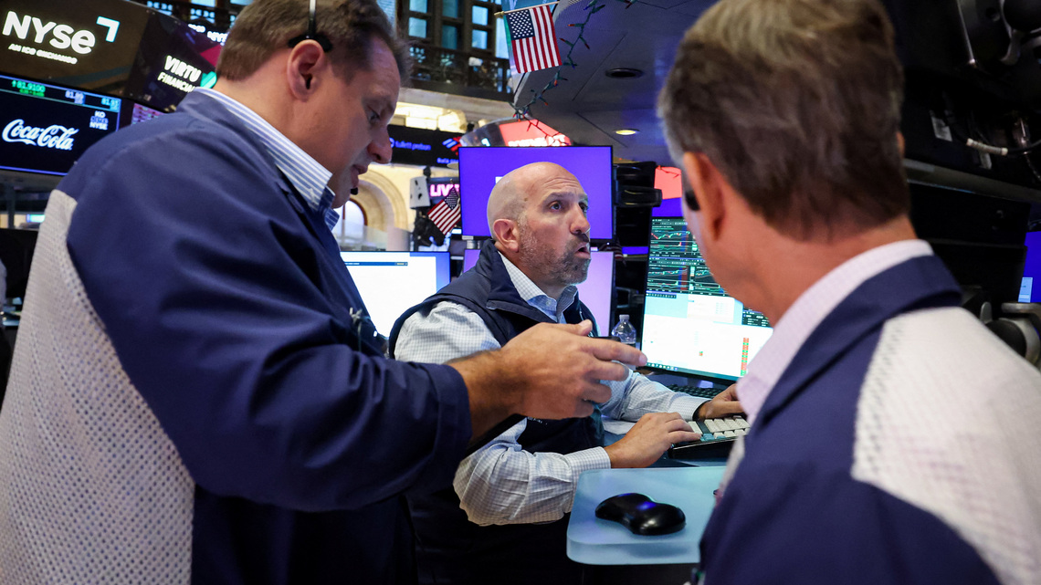 S&P 500 ends higher as investors await tech earnings 