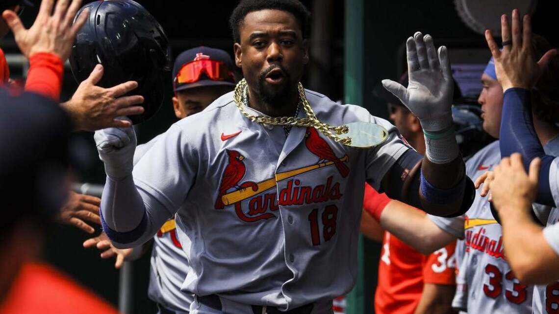 Ninth-inning error looms large as Cardinals rally past Reds 