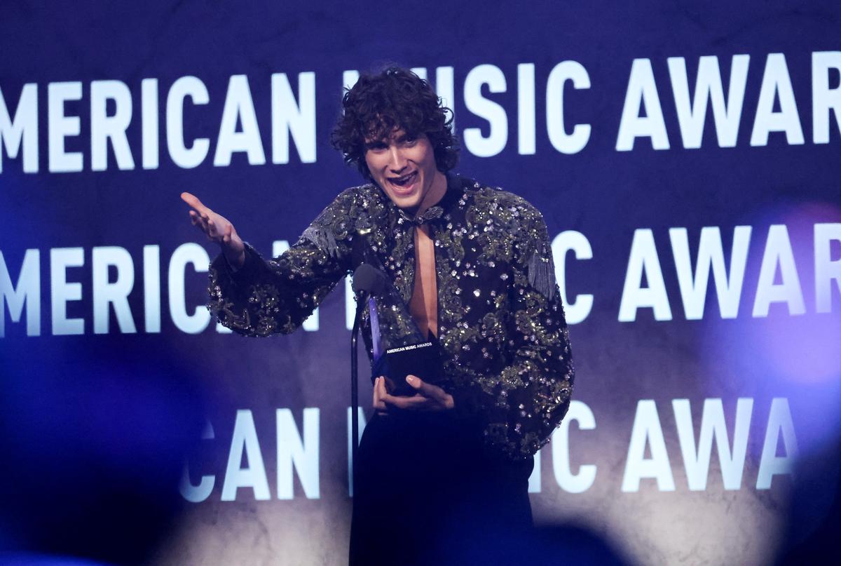 SOMBR wins the award for Best Rock/Alternative Song for "back to friends" during the 2026 American Music Awards, in Las Vegas, Nevada, U.S., May 25, 2026. REUTERS/Mario Anzuoni