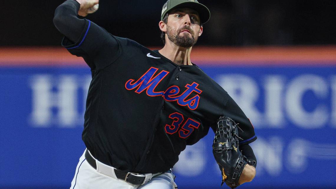 Mets' Clay Holmes Out With Fractured Fibula 