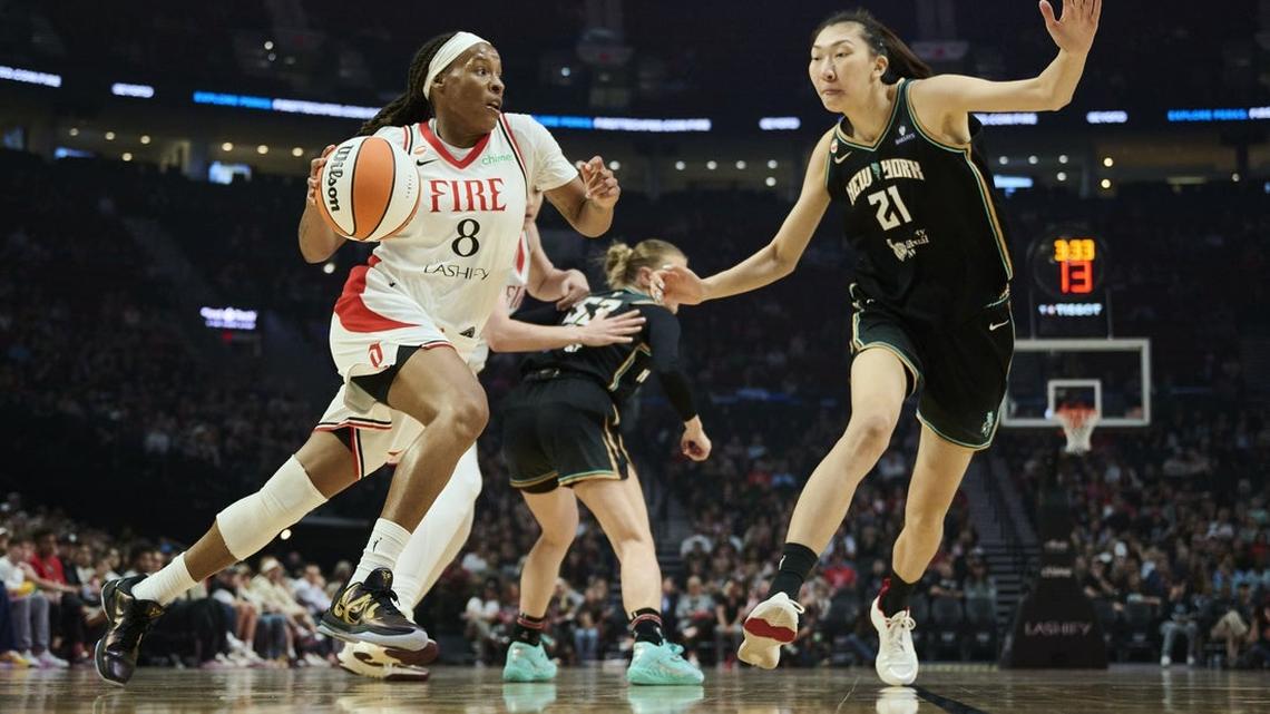 Sarah Ashlee Barker's basket at buzzer gives Fire first WNBA win 