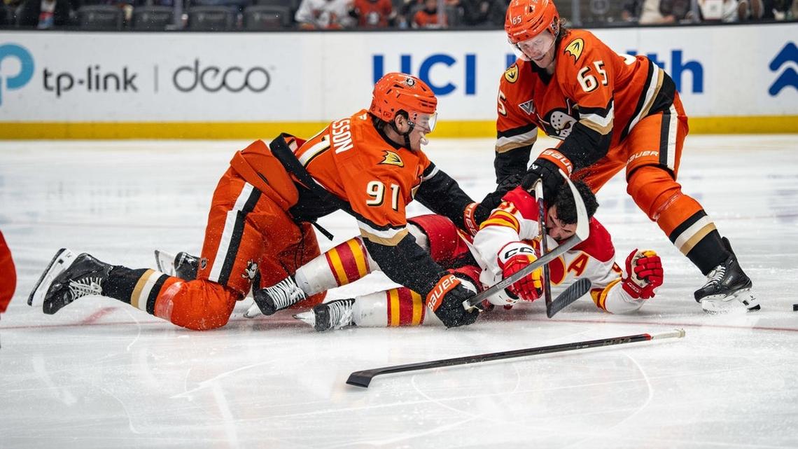 NHL roundup: Surging Ducks edge Flames in shootout win 