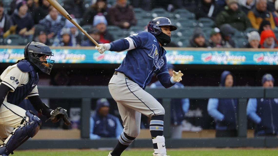 Rays pile it on, get game back from Twins