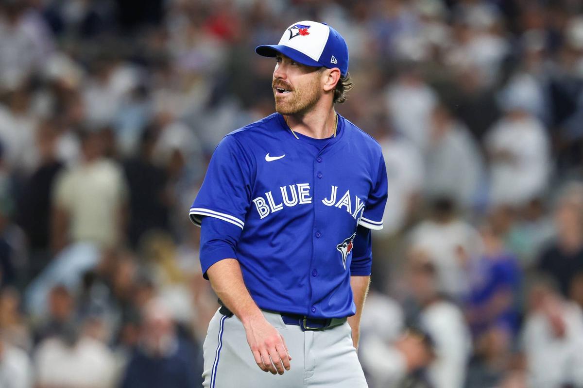  Toronto Blue Jays starting pitcher Shane Bieber (57) Vincent Carchietta-Imagn Images