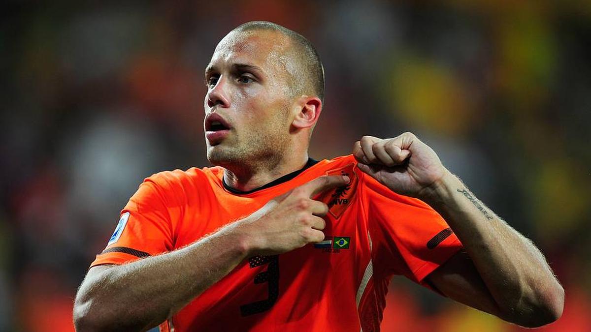  John Heitinga had a long Premier League career. | Jamie McDonald/Getty Images 