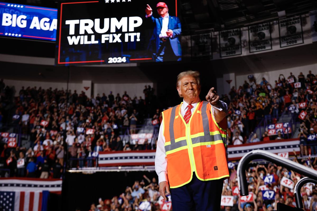  Republican presidential nominee and former President Donald Trump greets supporters during a campaign event at the Resch Center on October 30, 2024, in Green Bay, Wisconsin. (Photo by Chip Somodevilla/Getty Images) 