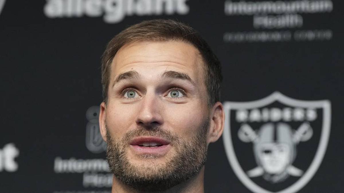 Apr 8, 2026; Las Vegas, NV, USA; Las Vegas Raiders quarterback Kirk Cousins speaks at a press conference at Intermountain Health Performance Center. Mandatory Credit: Candice Ward-Imagn Images | Candice Ward-Imagn Images 