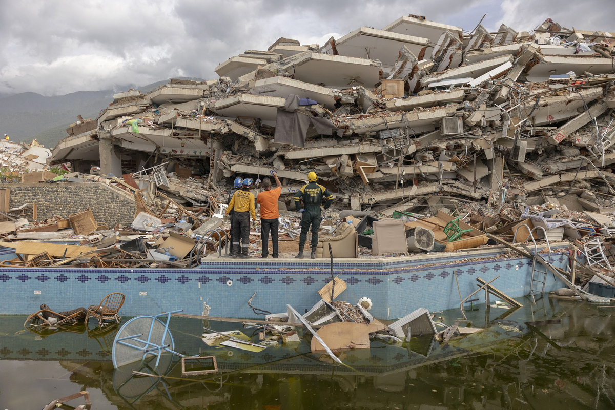 The collapsed building in La Guaira, Venezuela, where youth baseball player Hiram Villarroel and his family lived, on July 3, 2026. Six-year-old Villarroel, an aspiring pitcher who had begun playing less than a year ago, is still missing somewhere in the debris of his pancaked apartment building, along with his parents, after two earthquakes struck Venezuela on June 24, 2026. (Fabiola Ferrero/The New York Times)