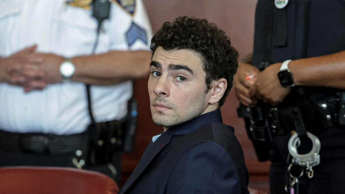 Luigi Mangione appears at an evidence suppression hearing at the Manhattan Supreme Court in New York City, U.S., May 18, 2026. REUTERS/Jeenah Moon/Pool