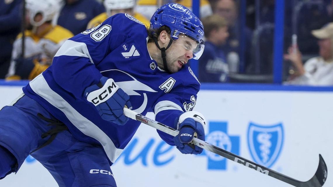 Atlantic rivals Lightning, Canadiens face off in crucial contest
