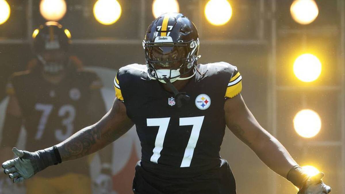 Sep 14, 2025; Pittsburgh, Pennsylvania, USA; Pittsburgh Steelers offensive tackle Broderick Jones (77) reacts as he takes the field against the Seattle Seahawks at Acrisure Stadium. Mandatory Credit: Charles LeClaire-Imagn Images | Charles LeClaire-Imagn Images 