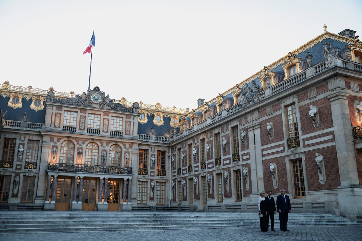French President Emmanuel Macron and his wife Brigitte Macron welcome U.S. President Donald Trump for a dinner commemorating the 250th anniversary of the United States' independence, at the Palace of Versailles, near Paris, France, June 17, 2026. REUTERS/Evelyn Hockstein
