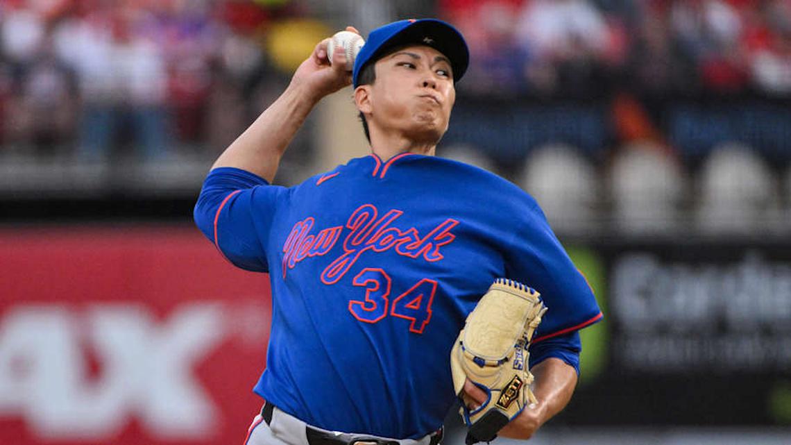  Mar 31, 2026; St. Louis, Missouri, USA; New York Mets starting pitcher Kodai Senga (34) pitches against the St. Louis Cardinals during the first inning at Busch Stadium. | Jeff Curry-Imagn Images 