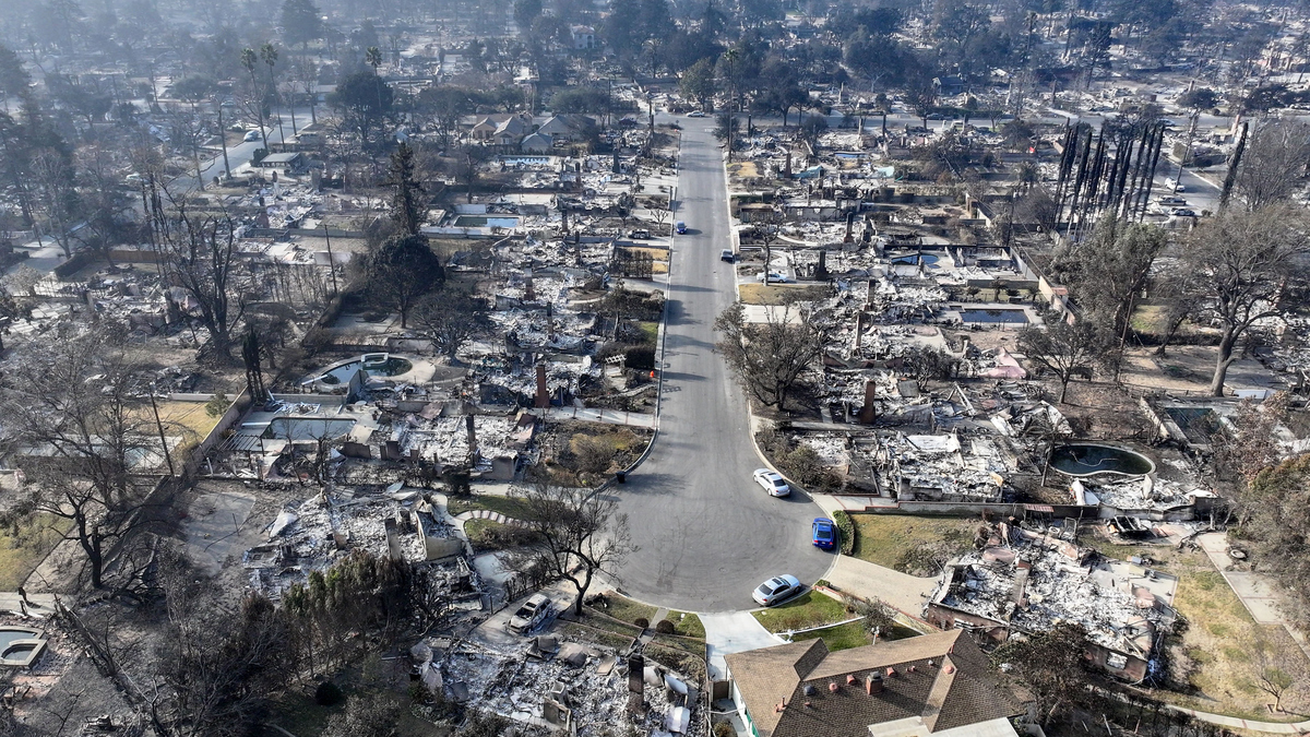 Thousands of structures sit in ruins in Altadena on Sunday, January 19, 2025. The Eaton Fire, fueled by intense Santa Ana Winds, ripped through beginning on the evening of January 7. Fires across Los Angeles County have left at east 27 dead and over 180,000 people under evacuation orders. Over 12,000 structures, many of them homes and businesses, burned in the Palisades and Eaton Fires. (Photo by Jeff Gritchen, Orange County Register/SCNG)