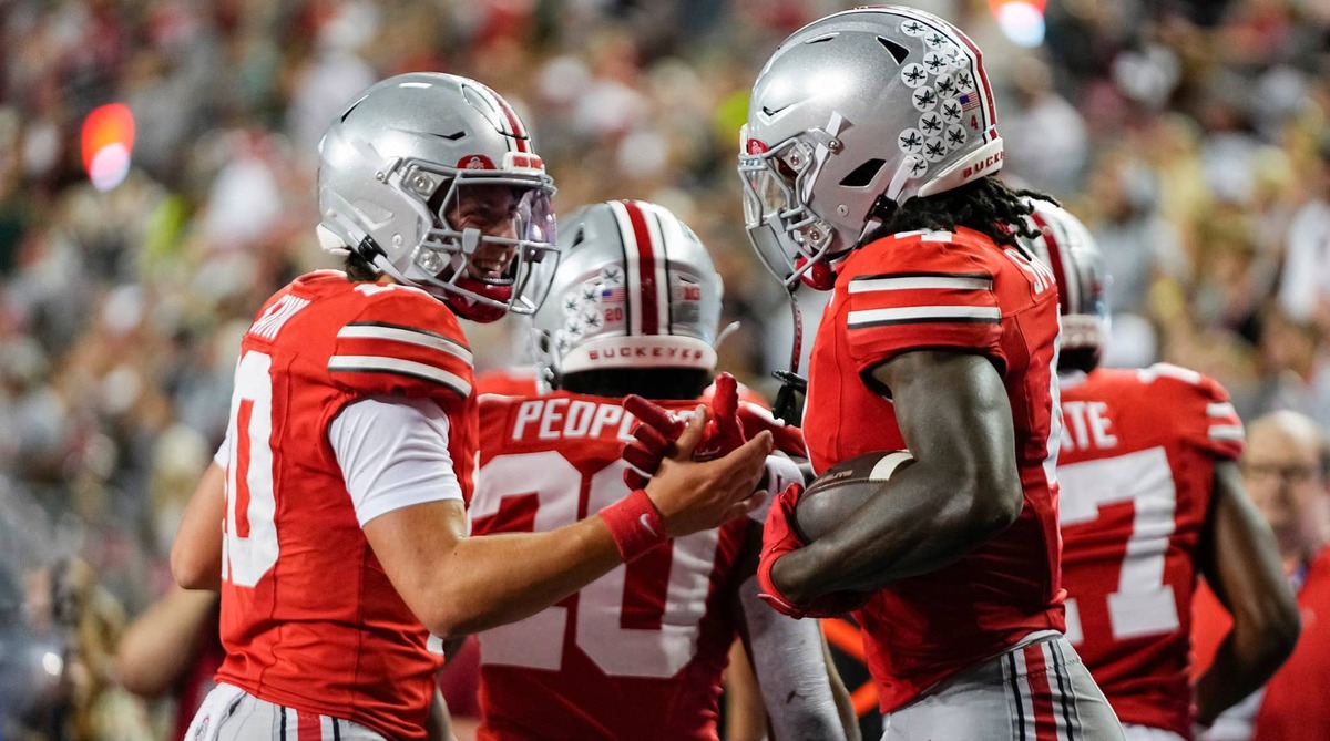  Ohio State Buckeyes quarterback Julian Sayin (10) celebrates a touchdown by wide receiver Jeremiah Smith (4) during the second half of the NCAA football game against the Ohio Bobcats at Ohio Stadium on Sept. 13, 2025. Ohio State won 37-9. © Adam Cairns/Columbus Dispatch / USA TODAY NETWORK via Imagn Images
