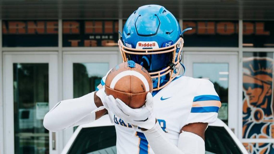 Stud LB AJ Randle Commits to the Hurricanes