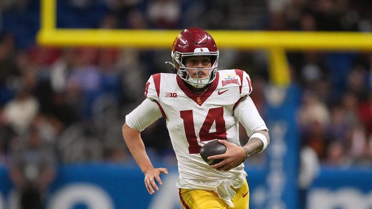  Dec 30, 2025; San Antonio, TX, USA; Southern California Trojans quarterback Jayden Maiava (14) carries the ball against the TCU Horned Frogs in the second half during the Alamo Bowl at Alamodome. Mandatory Credit: Kirby Lee-Imagn Images | Kirby Lee-Imagn Images 
