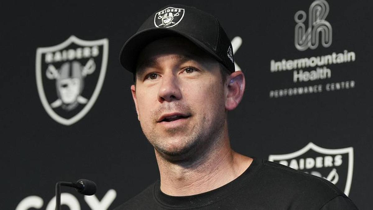  May 20, 2026; Henderson, NV, USA; Las Vegas Raiders head coach Klint Kubiak speaks during a news conference during organized team activities at Intermountain Health Performance Center. Mandatory Credit: Candice Ward-Imagn Images | Candice Ward-Imagn Images 
