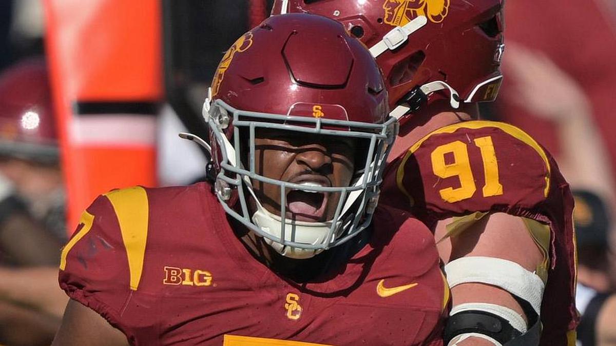  Oct 12, 2024; Los Angeles, California, USA; USC Trojans safety Kamari Ramsey (7) reacts after a play in the second half against the Penn State Nittany Lions at United Airlines Field at Los Angeles Memorial Coliseum. Mandatory Credit: Jayne Kamin-Oncea-Imagn Images | Jayne Kamin-Oncea-Imagn Images 