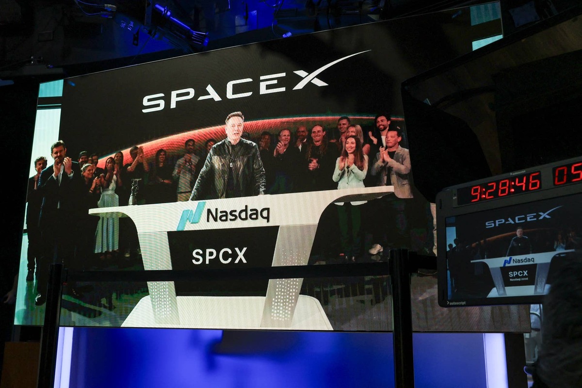  Evercore ISI strategist Julian Emanuel says SpaceX's record IPO could spark the next leg of the bull market. 
