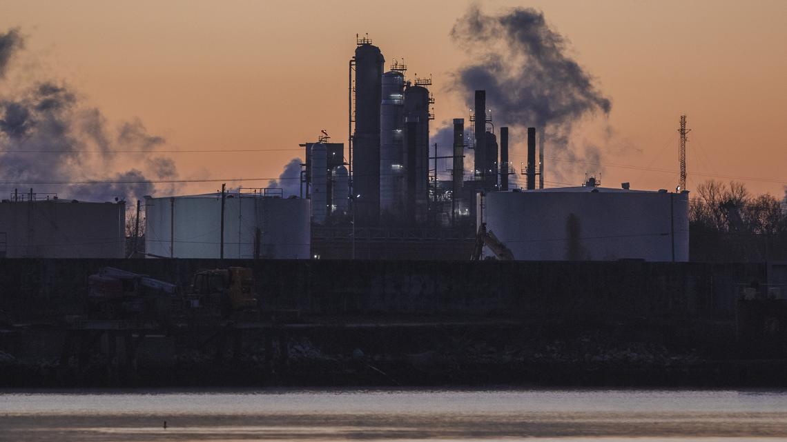 Analysis | Economic warning signs pile up for Republicans before midterms