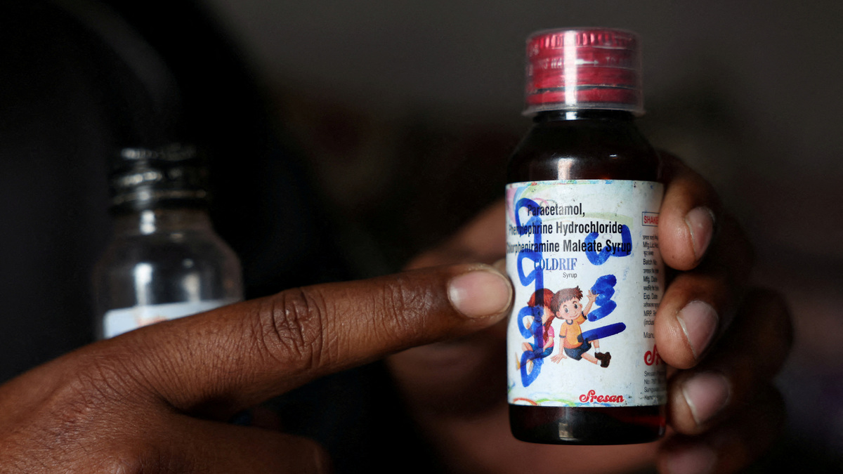 FILE PHOTO: Saddam Mansuri shows a bottle of Coldrif cough syrup, which has been linked to the deaths of multiple children and which he had been giving to his one-year-old child, in Parasia, Madhya Pradesh, India, October 10, 2025.  REUTERS/Priyanshu Singh/File Photo