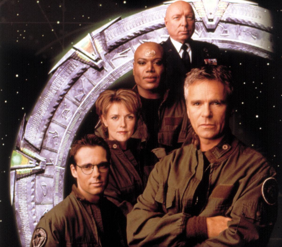 STARGATE SG-1, (bottom left to right): Michael Shanks, Amanda Tapping, Christopher Judge, Don S. Davis, Richard Dean Anderson, 1997-2007.© MGM Television / Courtesy: Everett Collection