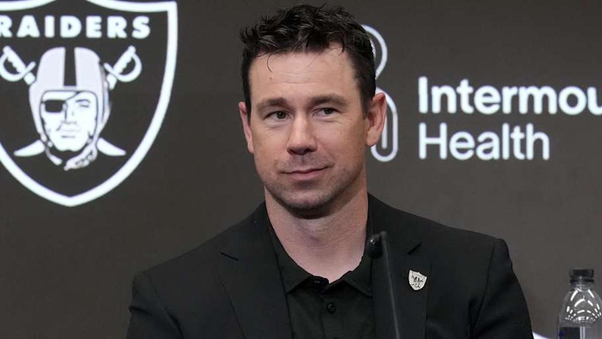  Apr 24, 2026; Henderson, NV, USA; Las Vegas Raiders coach Klint Kubiak at press conference at Intermountain Health Performance Center. Mandatory Credit: Kirby Lee-Imagn Images | Kirby Lee-Imagn Images 