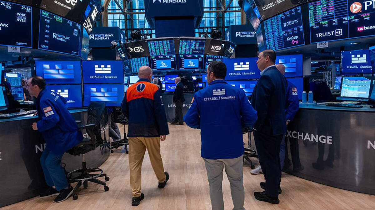 Traders work on the floor of the New York Stock Exchange on Thursday. All eyes this week will be on the Federal Reserve, as new Chairman Kevin Warsh handles his first meeting at a time investors are worried that interest rate hikes to fight inflation could dampen enthusiasm for equities.