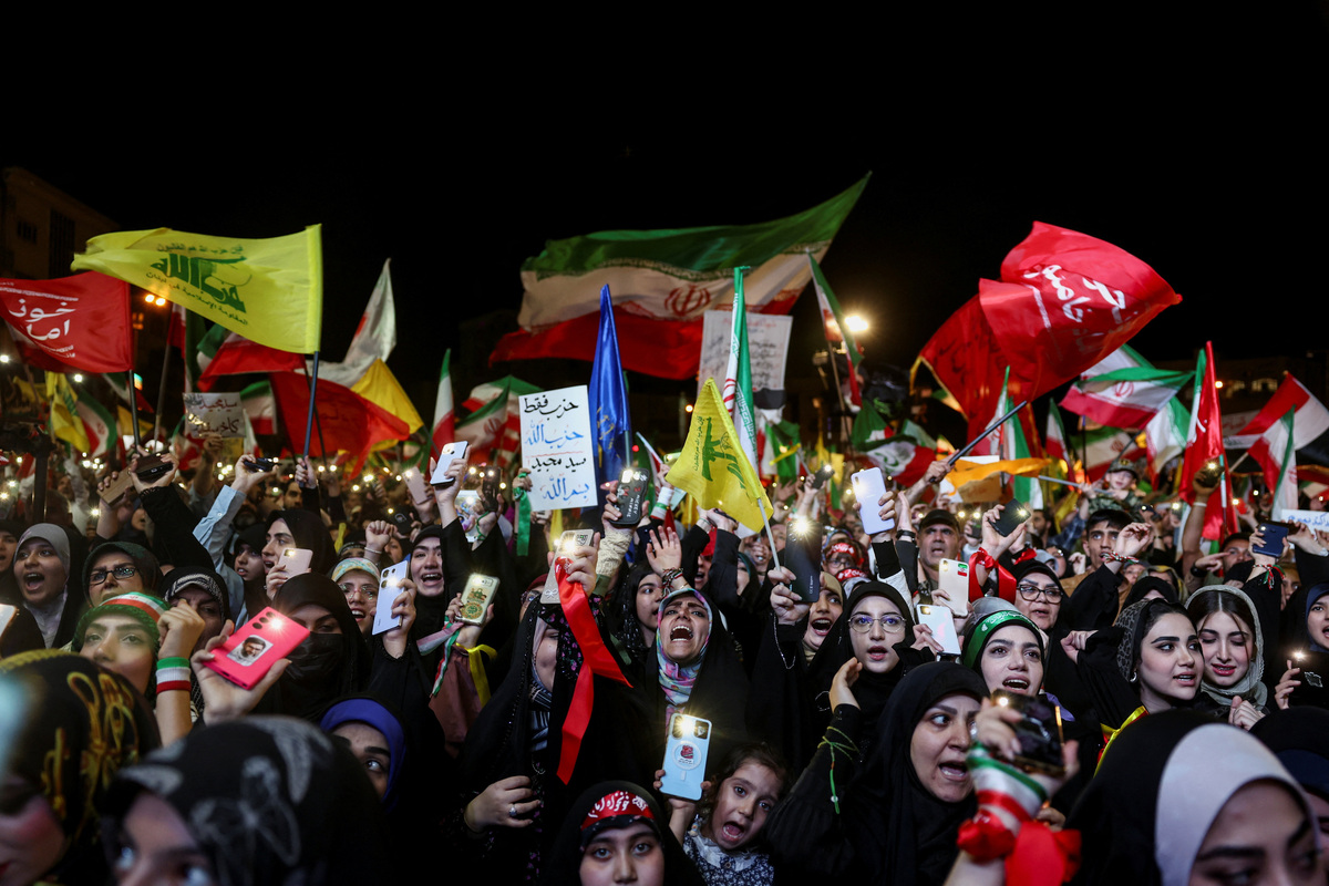 People chant during an anti-U.S. and Israeli rally after Iran's missile attack on Israel, in Tehran, Iran, June 7, 2026. Majid Asgaripour/WANA (West Asia News Agency) via REUTERS