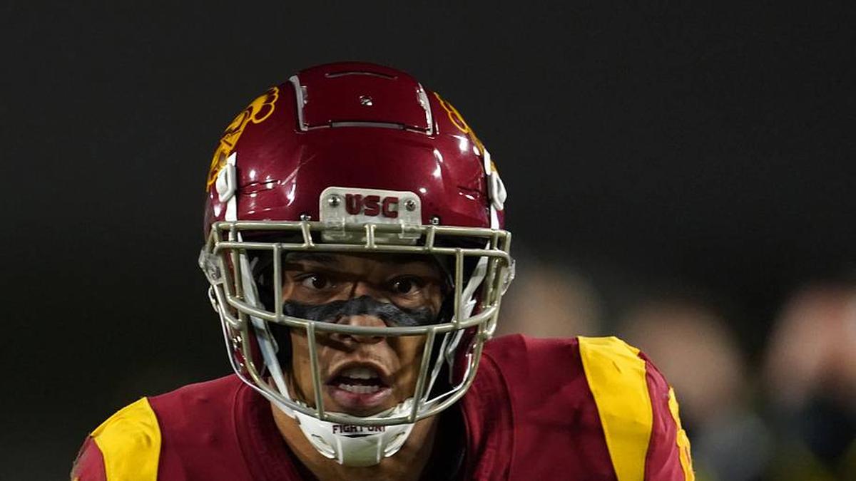  Dec 18, 2020; Los Angeles, California, USA; Southern California Trojans wide receiver Amon-Ra St. Brown (8) scores on a 47-yard touchdown reception in the first quarter against the Oregon Ducks during the Pac-12 Championship at United Airlines Field at Los Angeles Memorial Coliseum. Mandatory Credit: Kirby Lee-Imagn Images | Kirby Lee-Imagn Images 