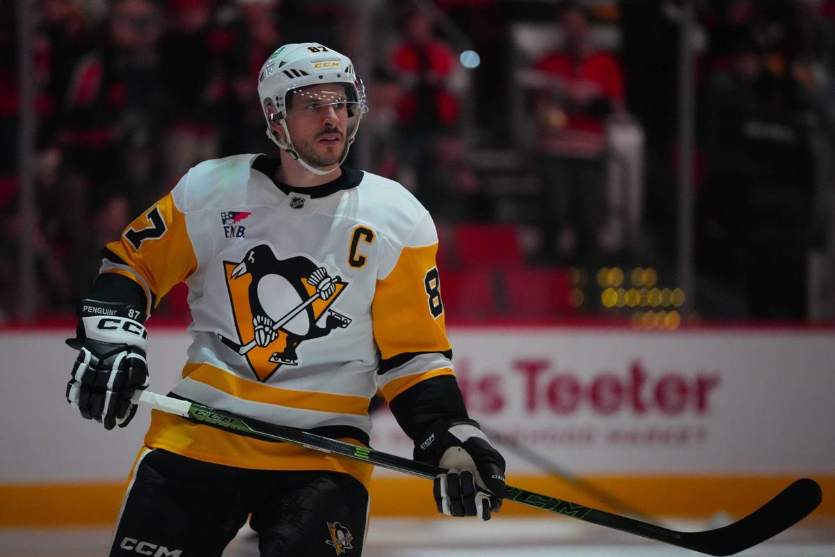  Pittsburgh Penguins center Sidney Crosby (87) skates at the Lenovo Center. James Guillory-Imagn Images