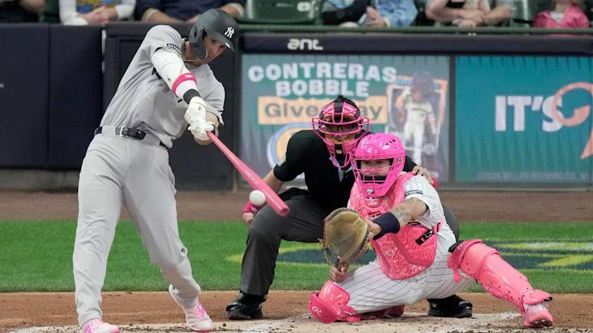  New York Yankees outfielder Spencer Jones hits an RBI single during the second inning of their game against the Milwaukee Brewers Sunday, May 10, 2026 at American Family Field in Milwaukee, Wisconsin. | Mark Hoffman/Milwaukee Journal Sentinel / USA TODAY NETWORK via Imagn Images 