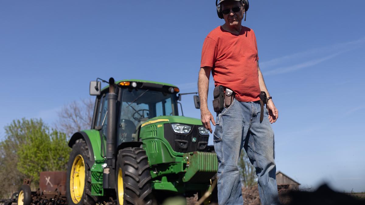 Chris Pawelski is a fourth-generation farmer. For years, his family grew onions for wholesale buyers. But as it became harder to negotiate reasonable prices for his produce, the debts and the stress mounted. With planning help from a financial analyst, Pawelski decided to switch to growing greens, tomatoes, peppers and eggplants at a small scale to sell directly to consumers. (Jeffrey Basinger/KFF Health News/TNS)