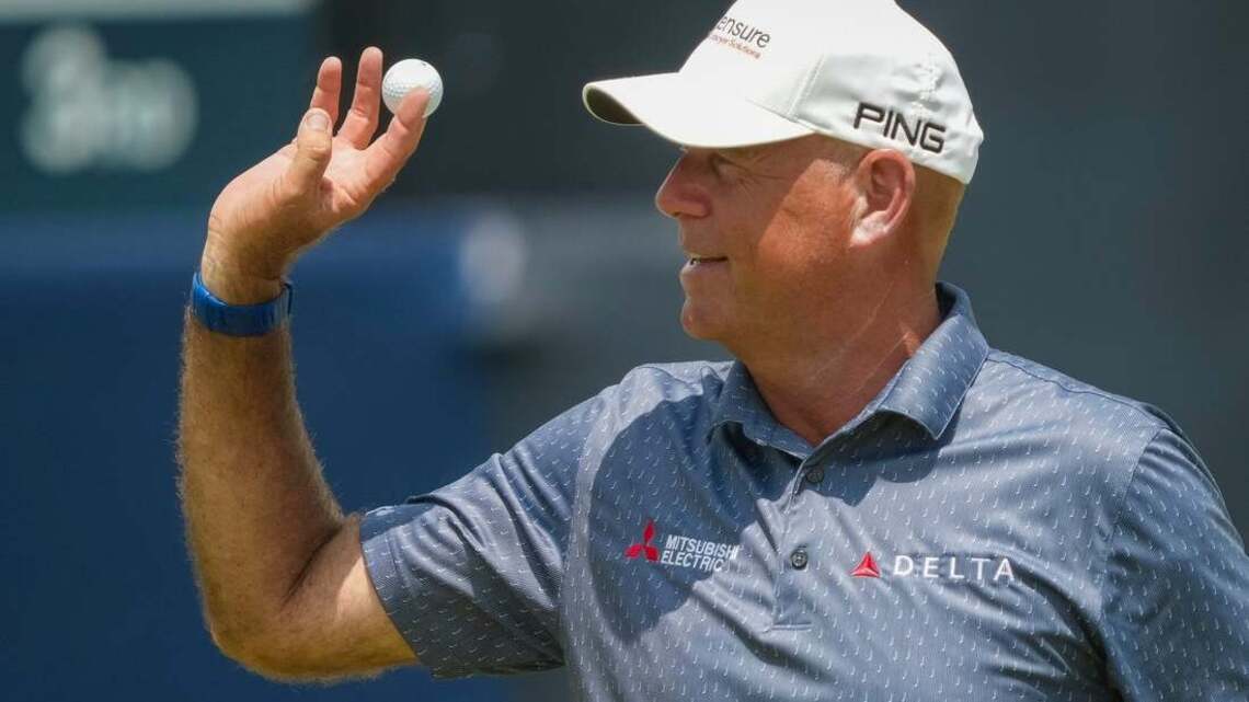 Stewart Cink surges into 3-way tie for lead in Portugal