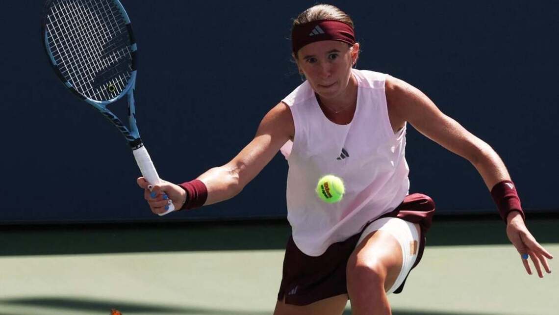 Nikola Bartunkova shocks Aryna Sabalenka in 3rd round in Beijing 