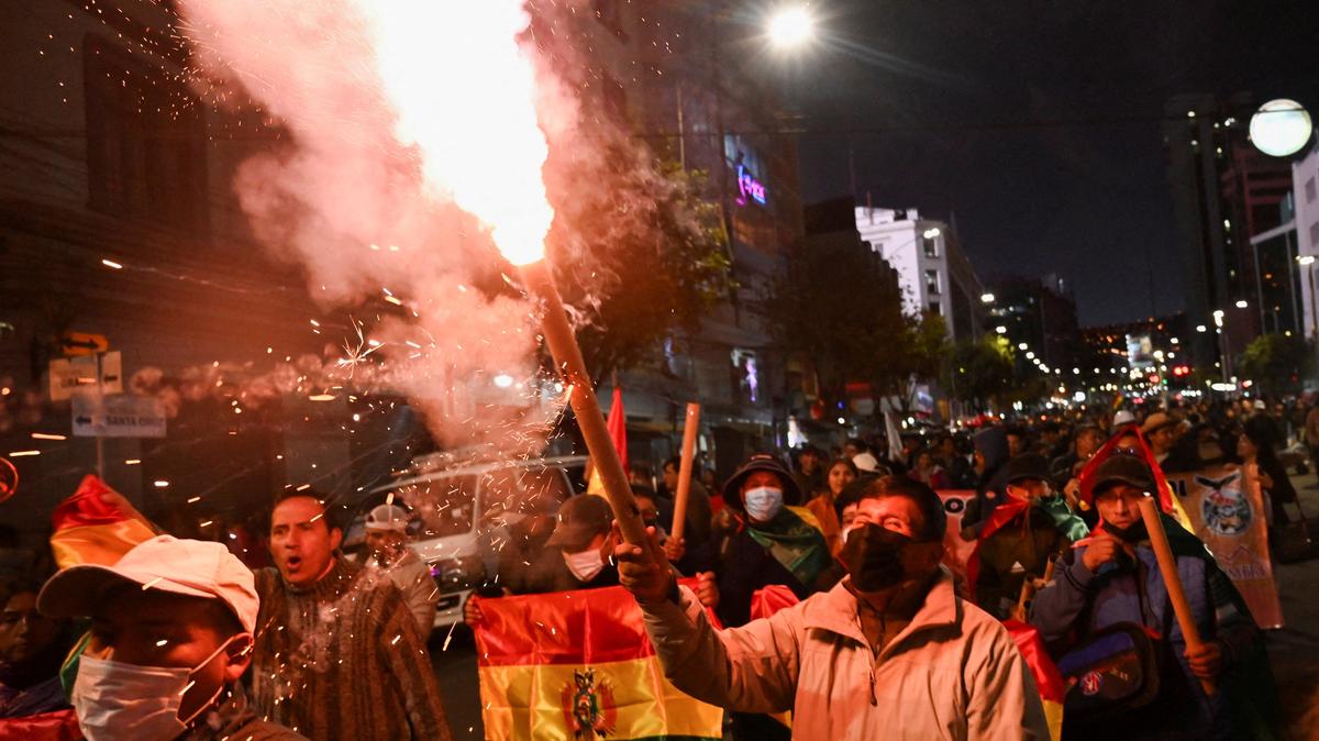 Demonstrators take part in a march, which organizers have dubbed a "defense of democracy," to rally against road blockades and what they call pressure measures used by protesters calling for the resignation of Bolivia’s President Rodrigo Paz, amid the country’s economic and fuel crisis, in La Paz, Bolivia, May 20, 2026. REUTERS/Claudia Morales