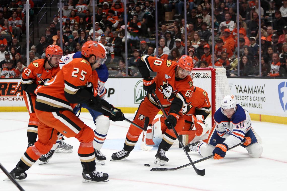  Anaheim Ducks defenseman Tyson Hinds (60) fights for the puck against Edmonton Oilers center Trent Frederic (10) at Honda Center. Kiyoshi Mio-Imagn Images