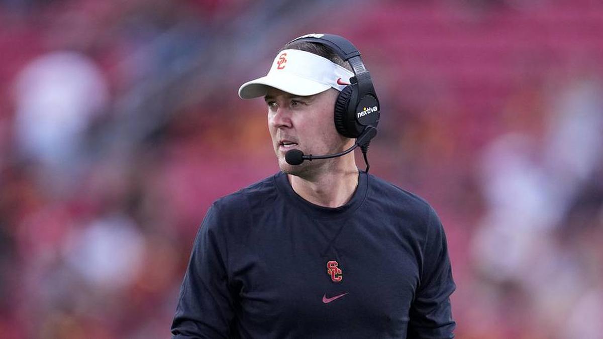  Sep 2, 2023; Los Angeles, California, USA; Southern California Trojans head coach Lincoln Riley reacts against the Nevada Wolf Pack in the second half at United Airlines Field at Los Angeles Memorial Coliseum. Mandatory Credit: Kirby Lee-Imagn Images | Kirby Lee-Imagn Images 