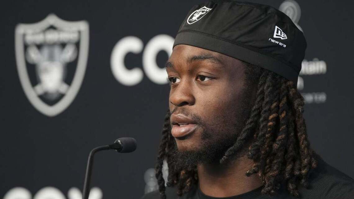 Raiders RB Ashton Jeanty suffers apparent right leg injury in practice 