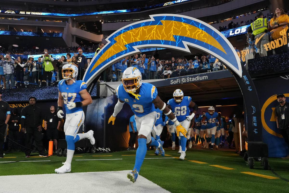  The Los Angeles Chargers enter the field. © Kirby Lee-Imagn Images