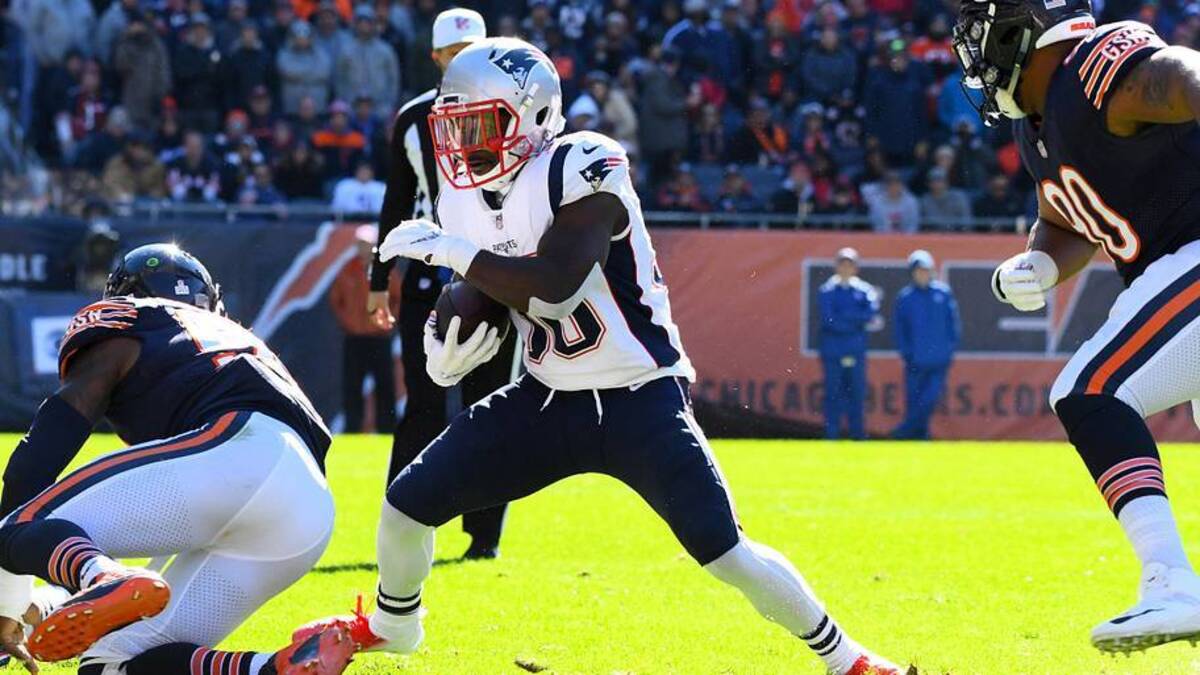  Oct 21, 2018; Chicago, IL, USA; New England Patriots running back Kenjon Barner (38) rushes the ball against Chicago Bears cornerback Kyle Fuller (23) during the first half at Soldier Field. Mandatory Credit: Mike DiNovo-Imagn Images | Mike DiNovo-Imagn Images 