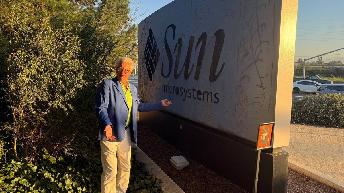  The site of Meta's Menlo Park HQ formerly housed the corporate hub of Sun Microsystems. 